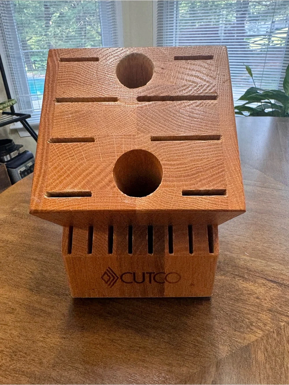 Cutco Homemaker 18 Slot Solid Wood Knife Block in great condition.